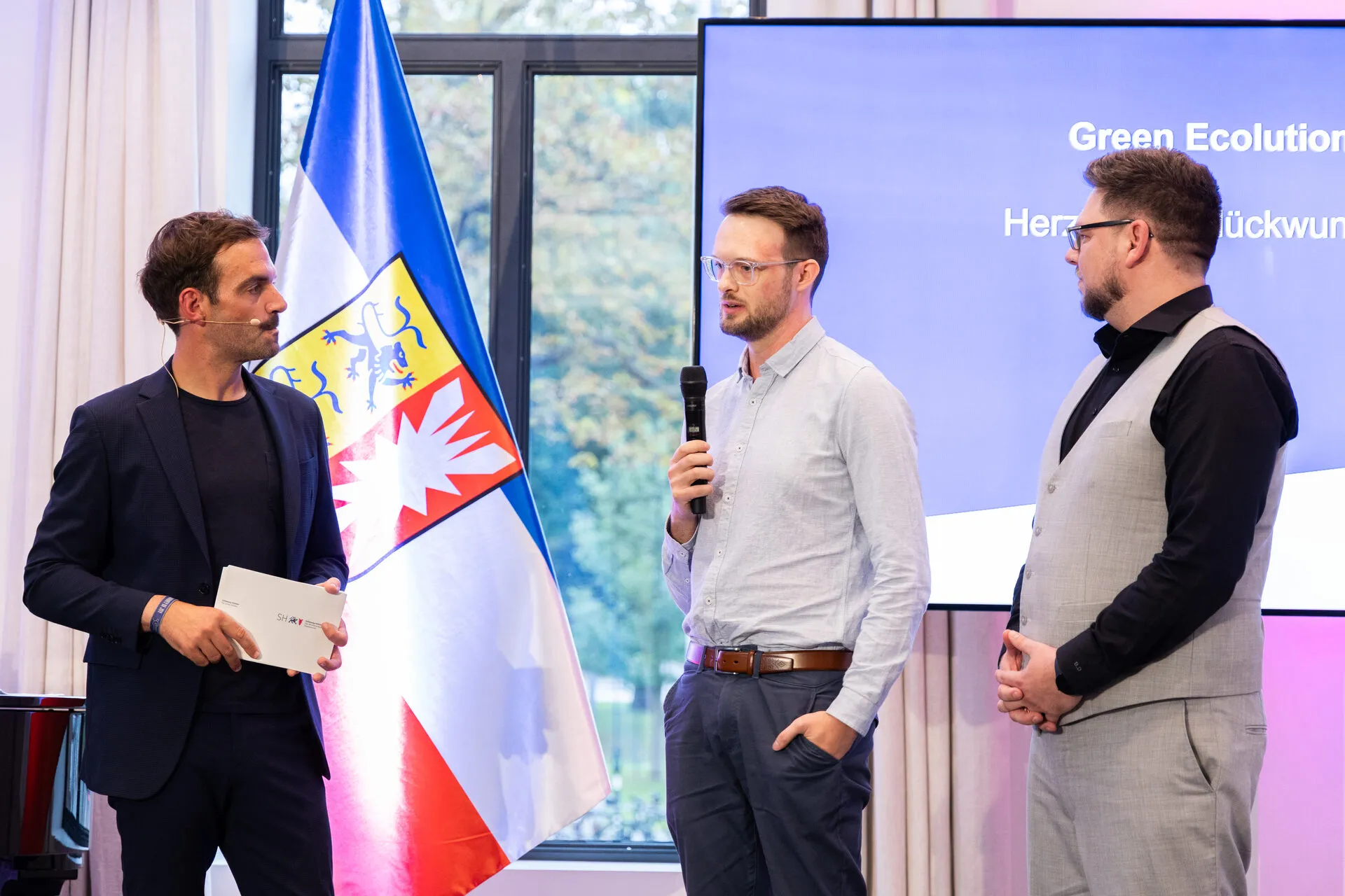 Talking on stage after receiving the special prize